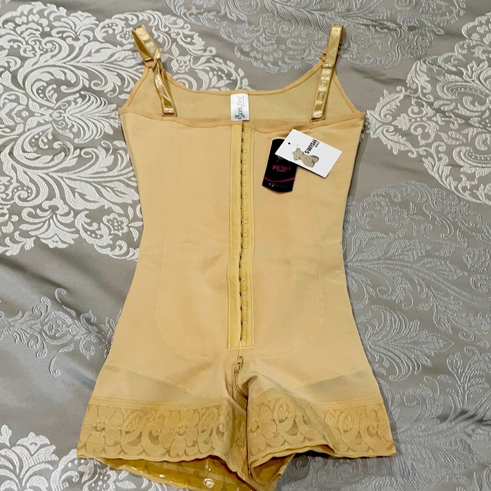 BRAND NEW Swish Body Faja